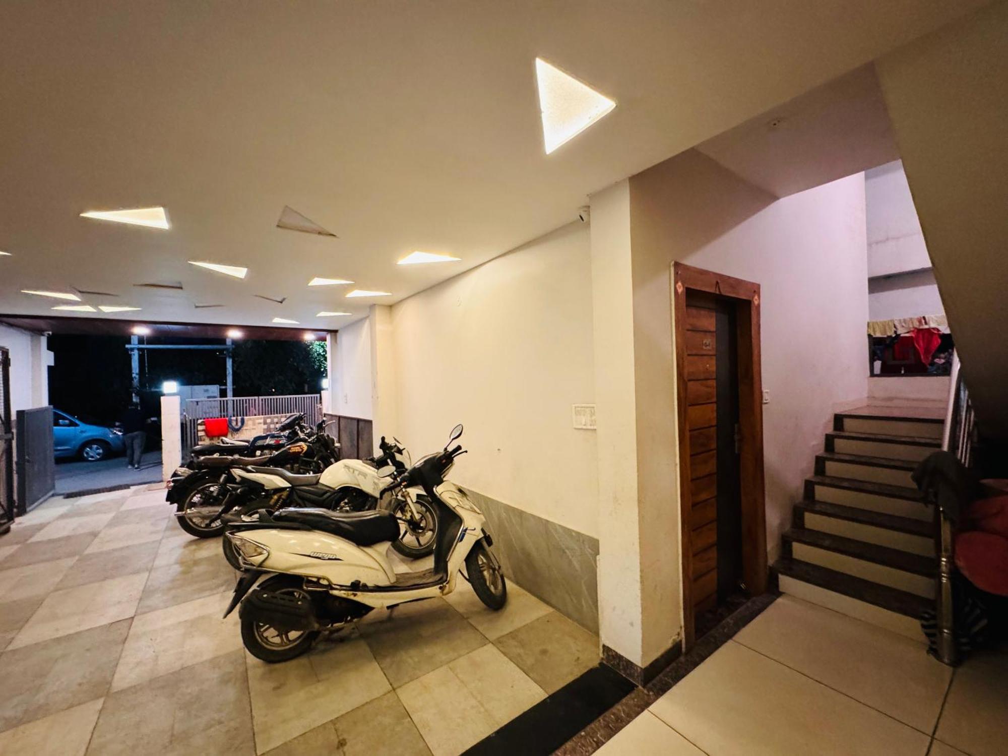 Home Escape 1Bhk Apartment Near Bombay Hospital Индаур Экстерьер фото